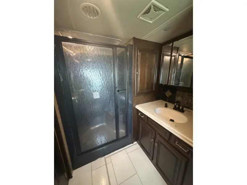 2016 WINNEBAGO GRAND TOUR 42QL