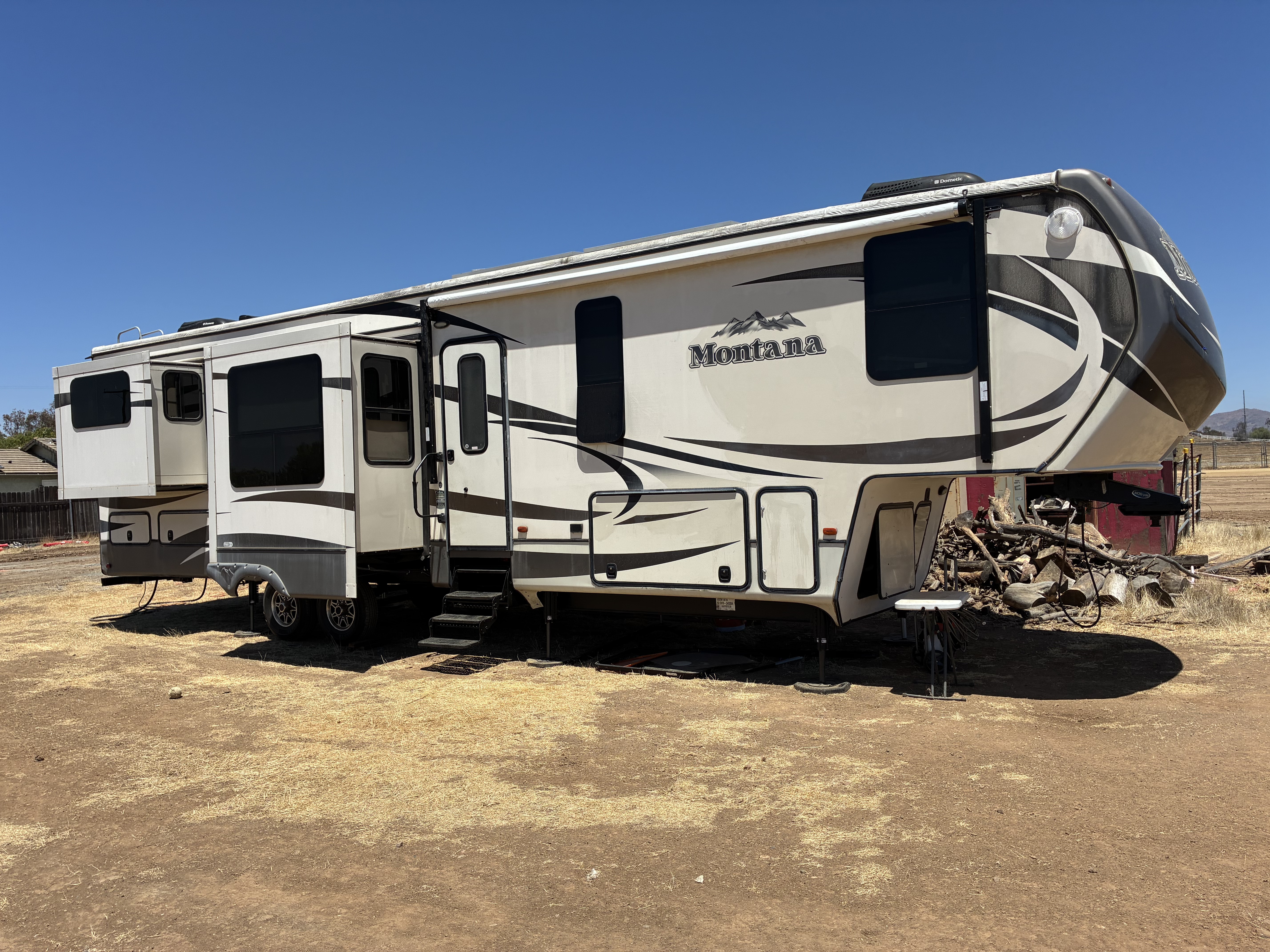 2015 Keystone MONTANA 3791RD RV