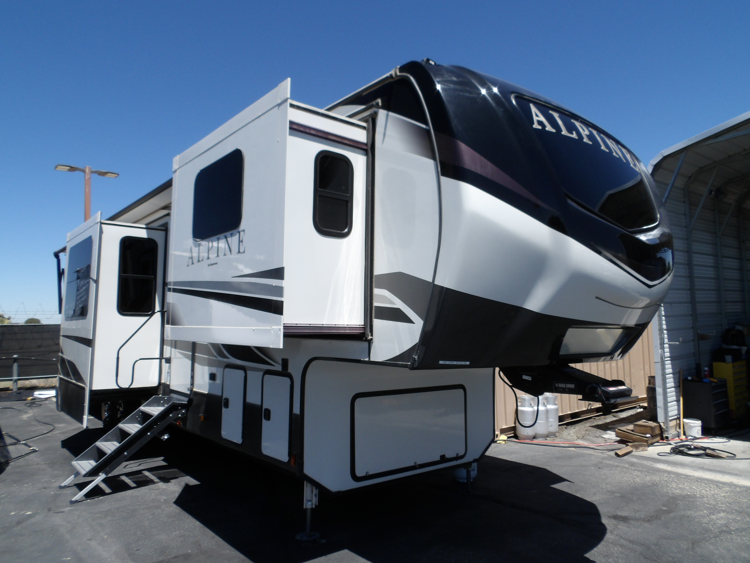 2021 Keystone ALPINE 3700FL in hesperia CA