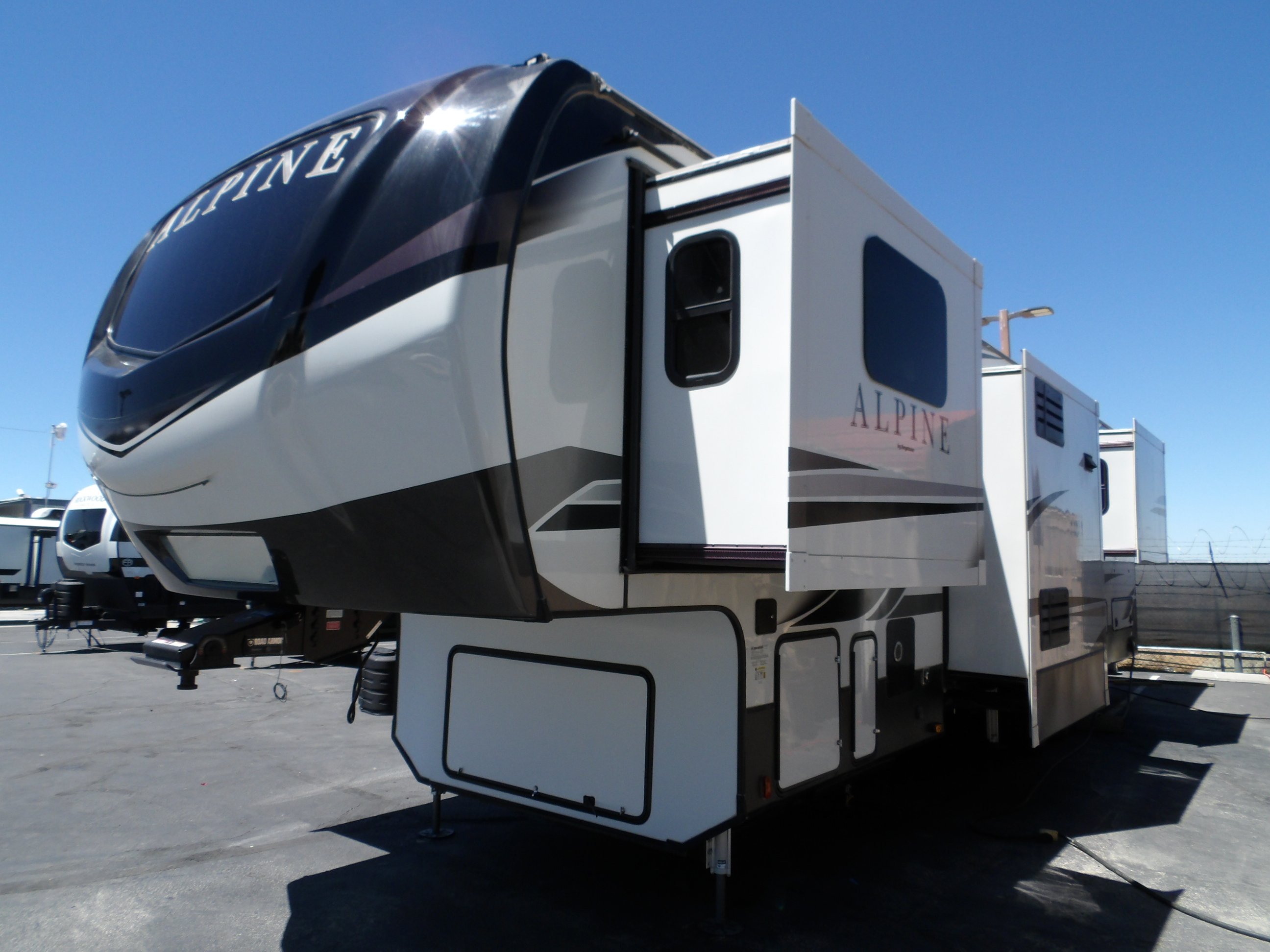 2021 Keystone ALPINE 3700FL in hesperia CA