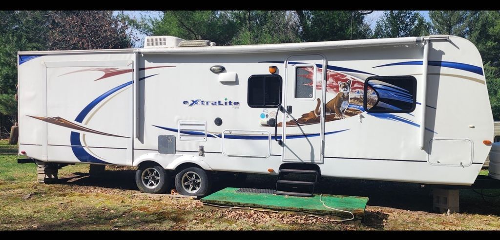 2010 Forest River Wildcat Extralite 30BHS in black river falls WI