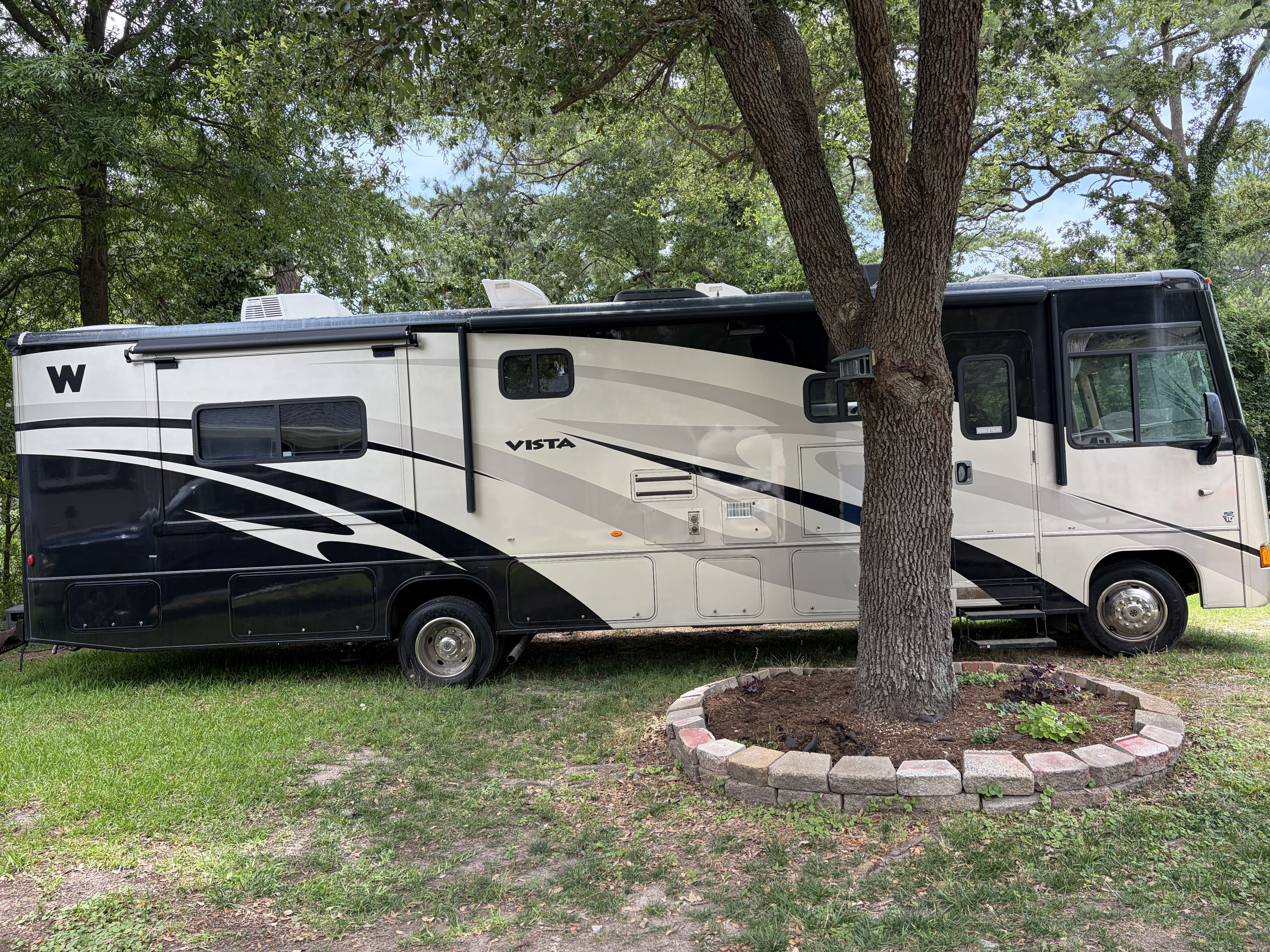 2011 Winnebago VISTA 35F in va. beach VA