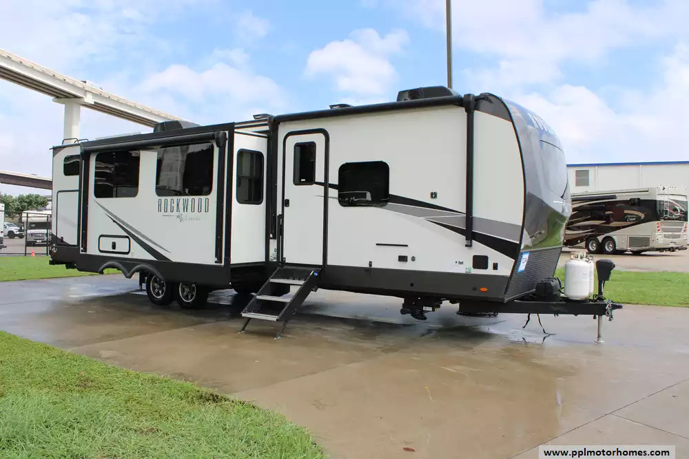 2024 Forest River Rockwood Signature 8336BH in houston TX