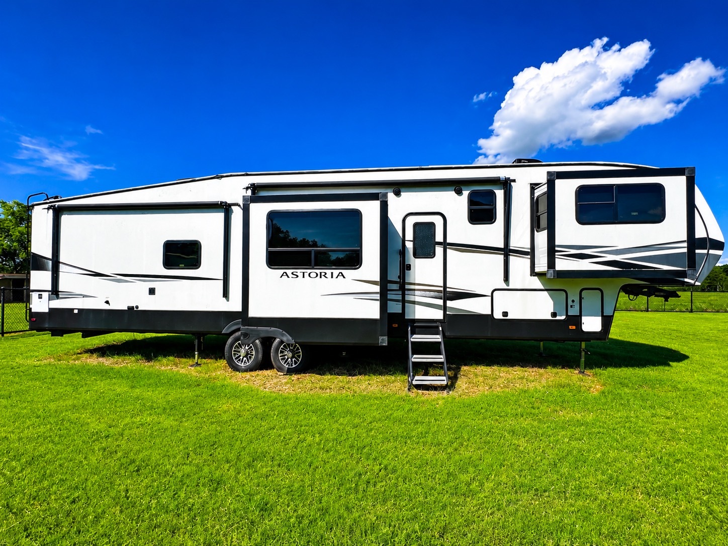 2022 Dutchmen ASTORIA FIFTH WHEEL PLATINUM 3803FLP in scurry TX