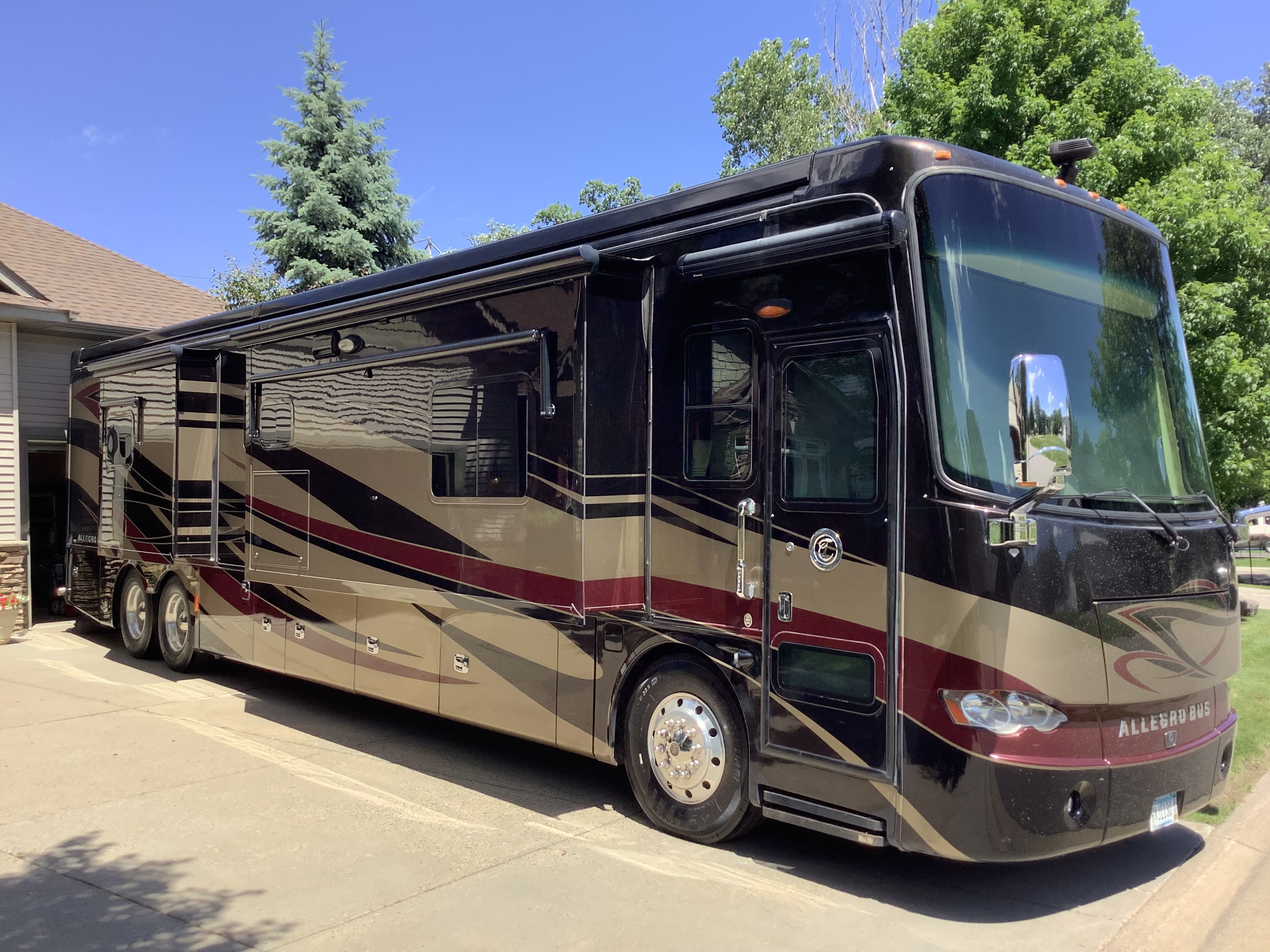 2013 Tiffin Motorhomes ALLEGRO BUS 43 QGP in monticello MN