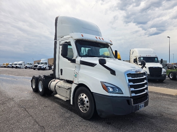 2021 FREIGHTLINER CASCADIA 126 in Kansas City, MO