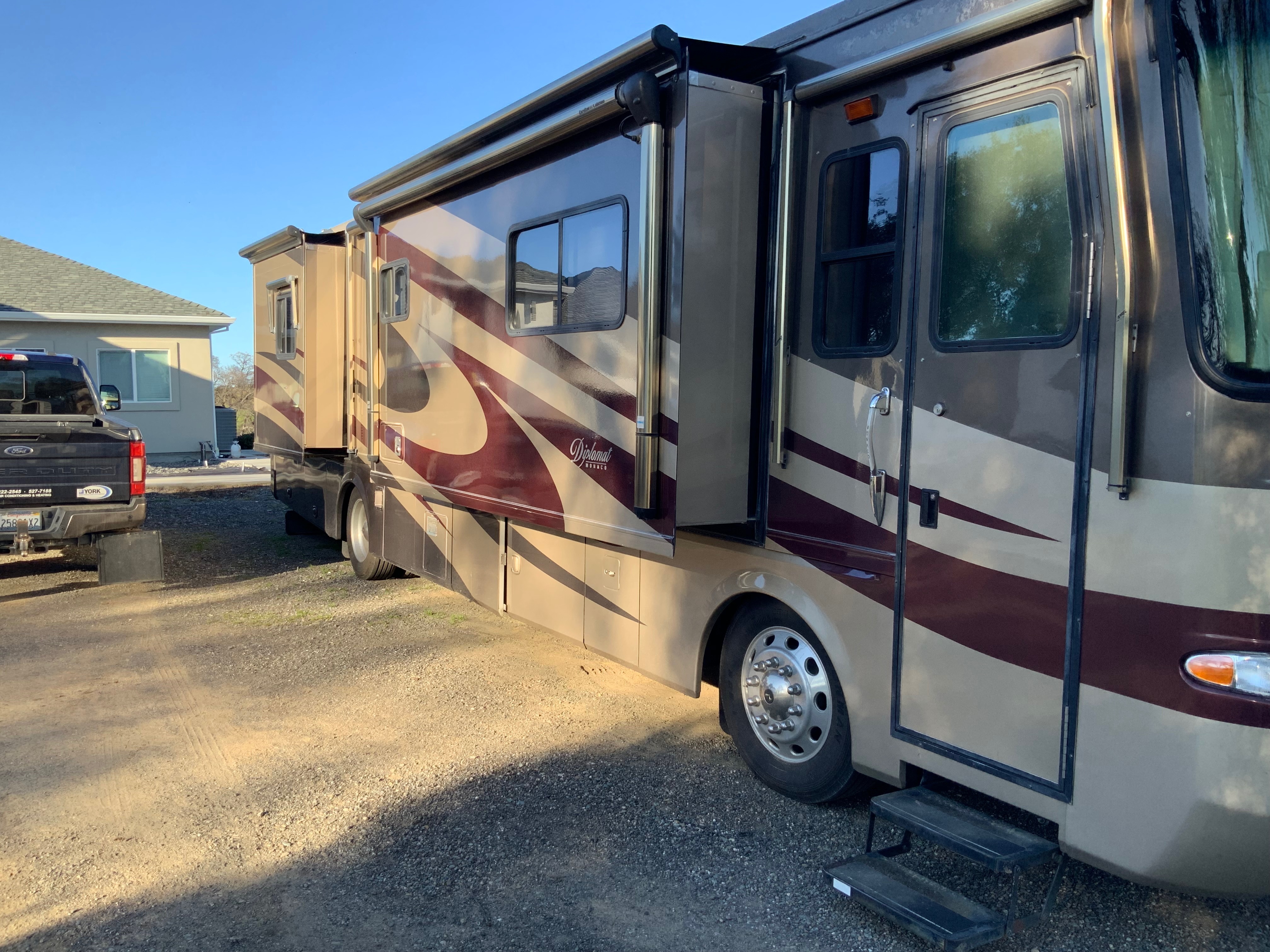 2005 Monaco DIPLOMAT 38PDQ RV