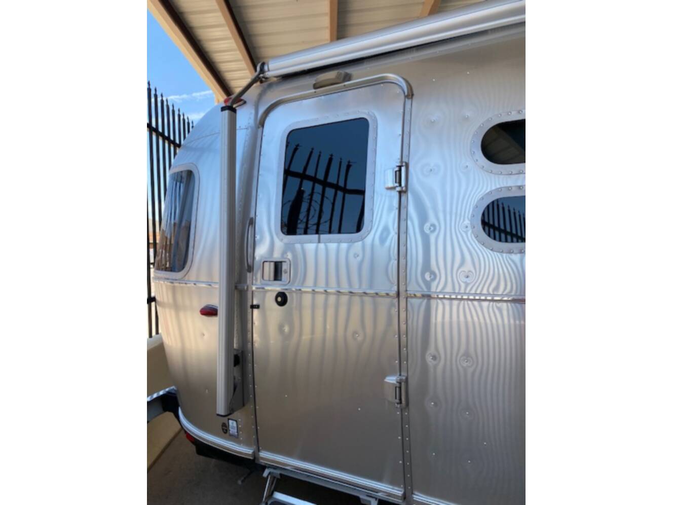 A photo of this 2021 Airstream GLOBETROTTER 27FB TWIN
