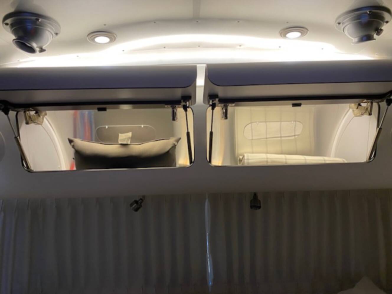 A photo of this 2021 Airstream GLOBETROTTER 27FB TWIN