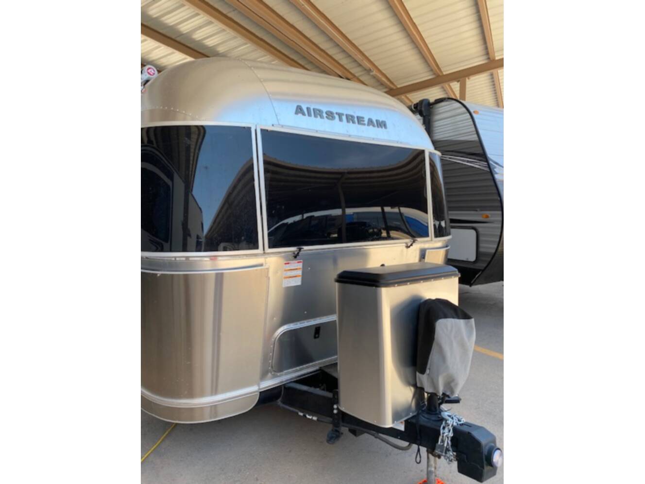 A photo of this 2021 Airstream GLOBETROTTER 27FB TWIN