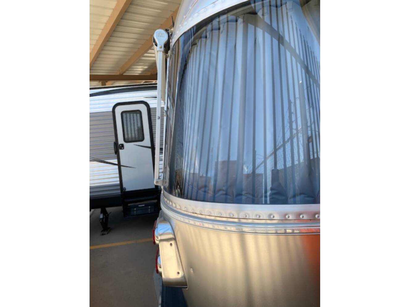 A photo of this 2021 Airstream GLOBETROTTER 27FB TWIN