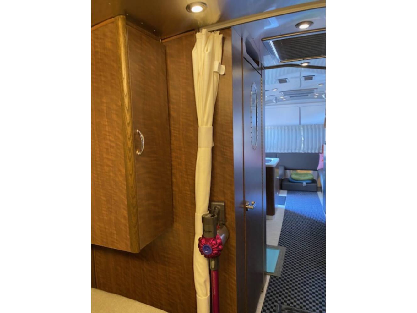A photo of this 2021 Airstream GLOBETROTTER 27FB TWIN