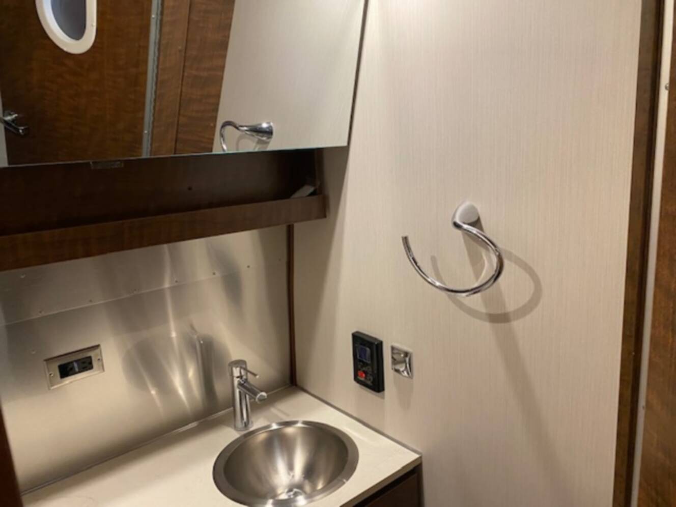 A photo of this 2021 Airstream GLOBETROTTER 27FB TWIN