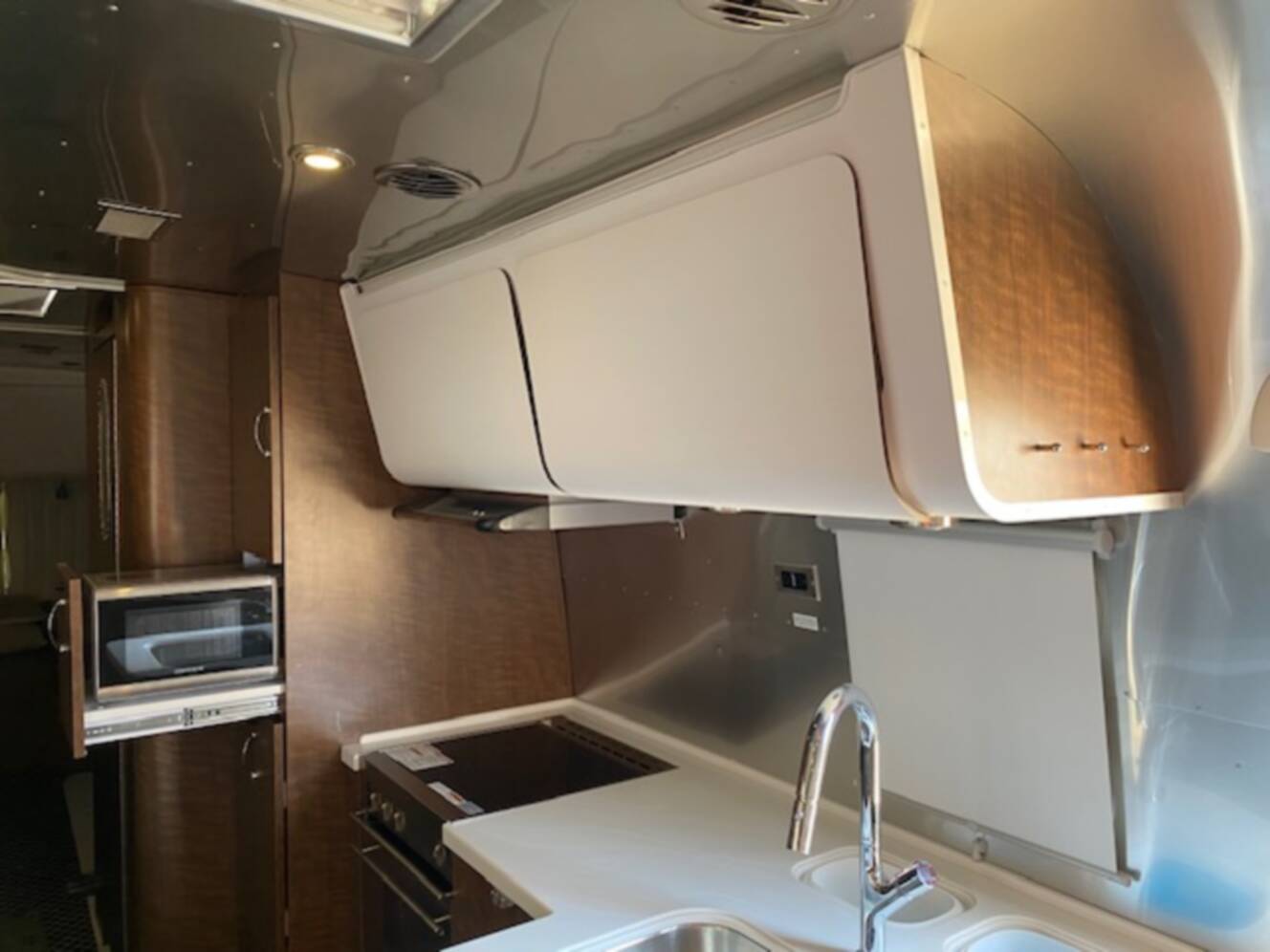 A photo of this 2021 Airstream GLOBETROTTER 27FB TWIN