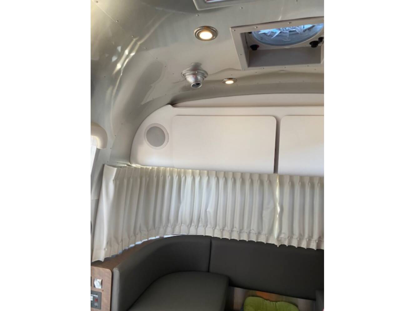 A photo of this 2021 Airstream GLOBETROTTER 27FB TWIN