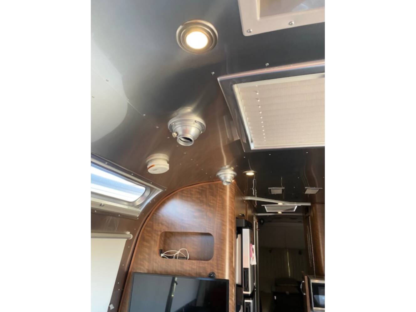 A photo of this 2021 Airstream GLOBETROTTER 27FB TWIN