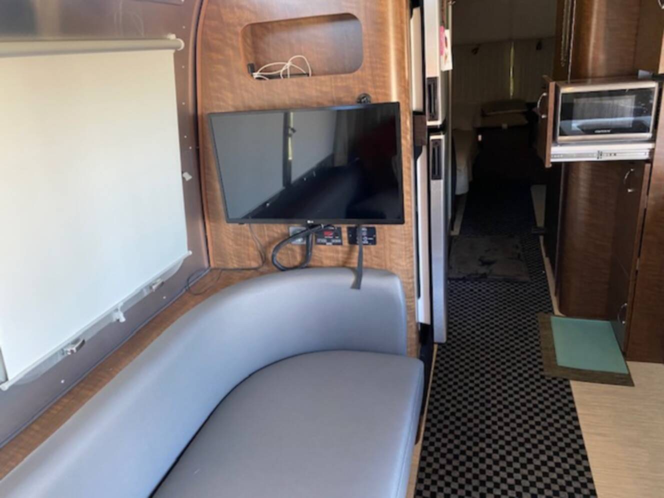A photo of this 2021 Airstream GLOBETROTTER 27FB TWIN