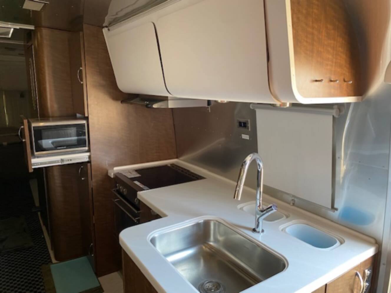 A photo of this 2021 Airstream GLOBETROTTER 27FB TWIN