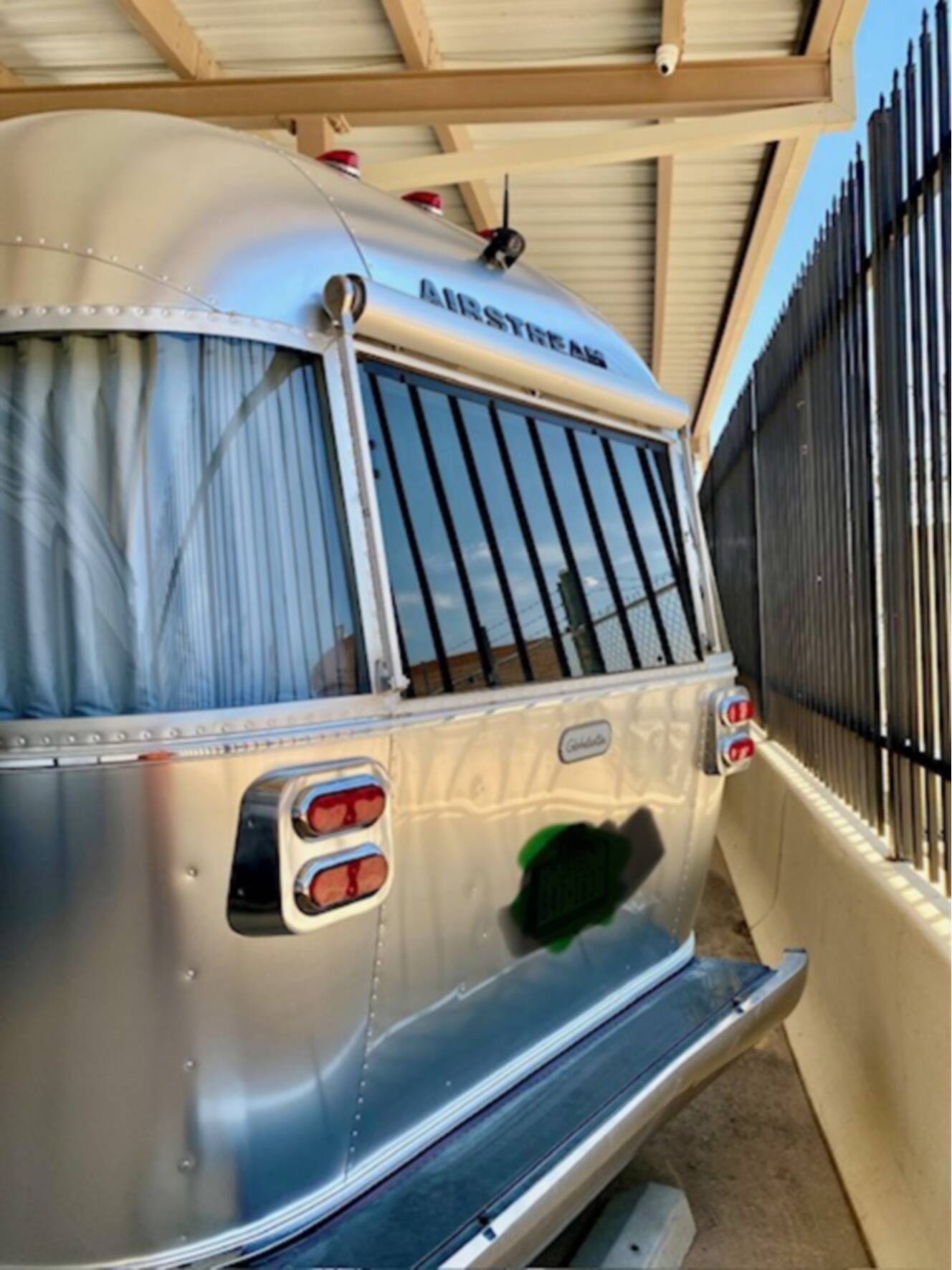 A photo of this 2021 Airstream GLOBETROTTER 27FB TWIN