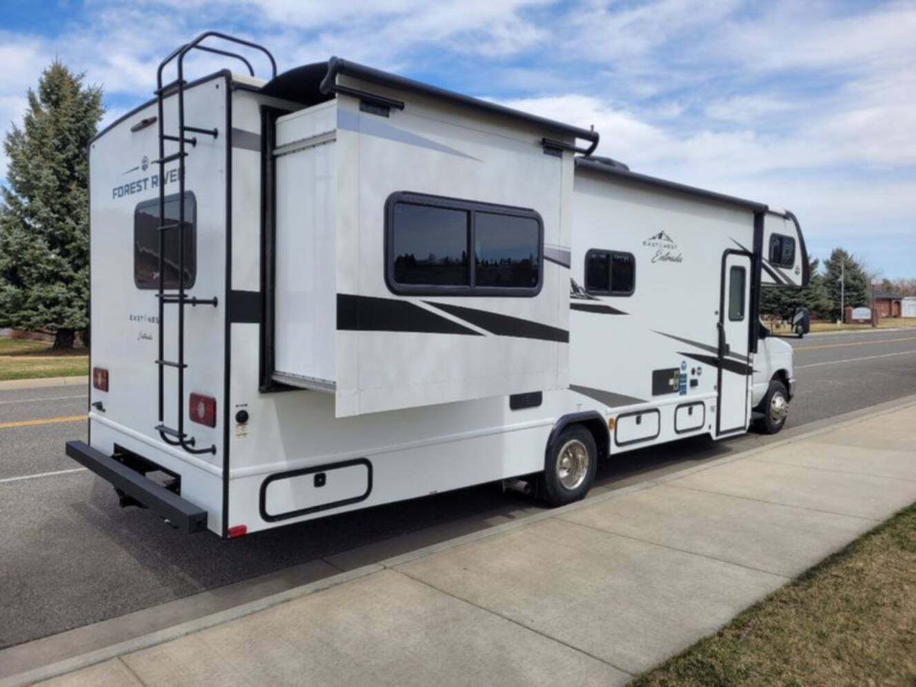 A photo of this 2025 Forest River East to West Entrada 2600DS