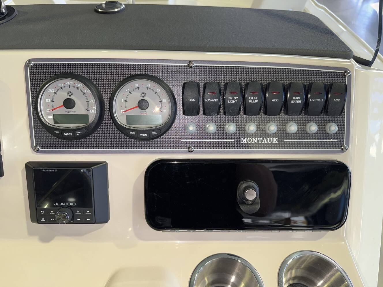 A photo of this 2026 Boston Whaler 210 Montauk