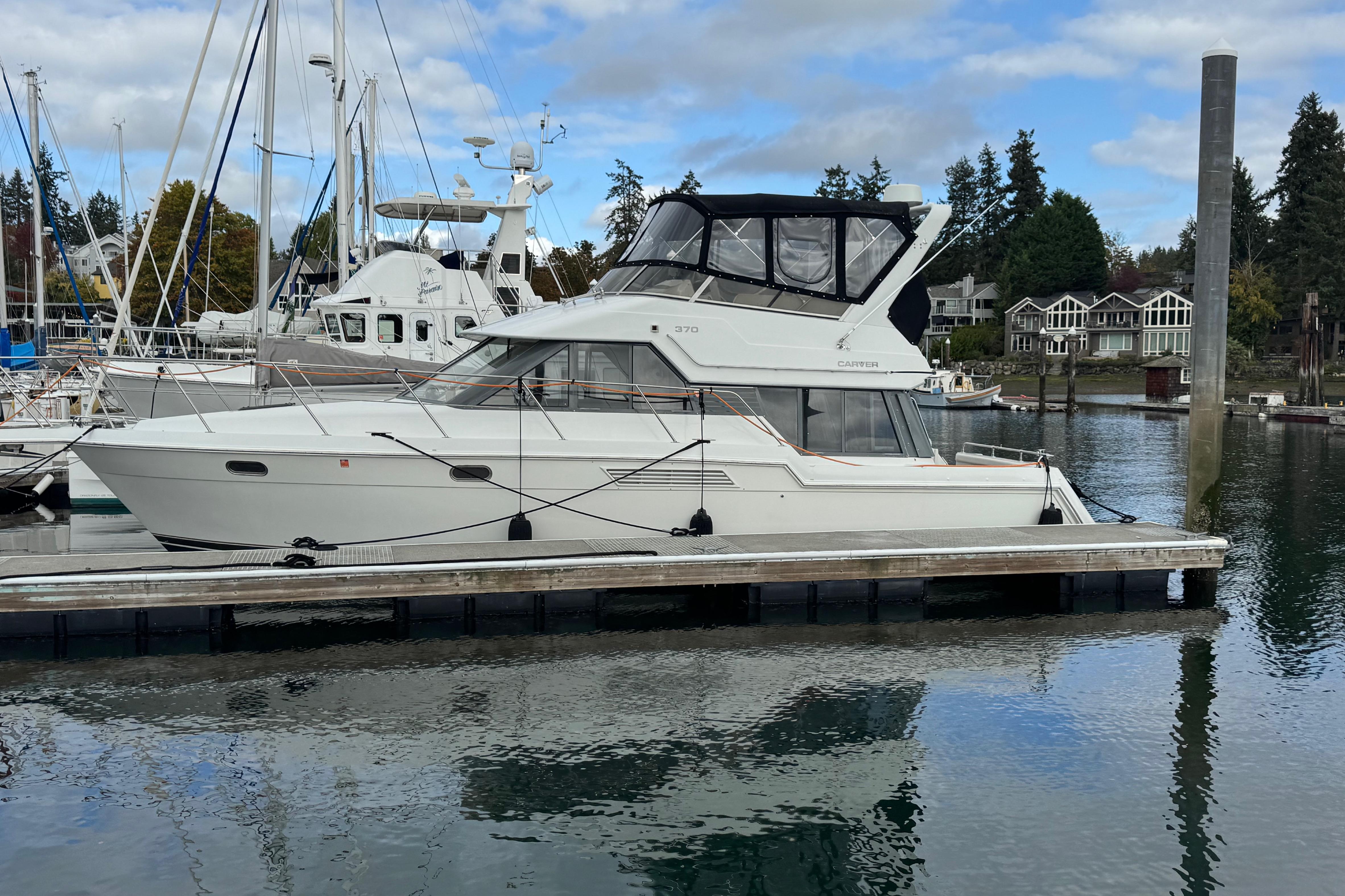 1996 Carver 370 Voyager in seattle WA