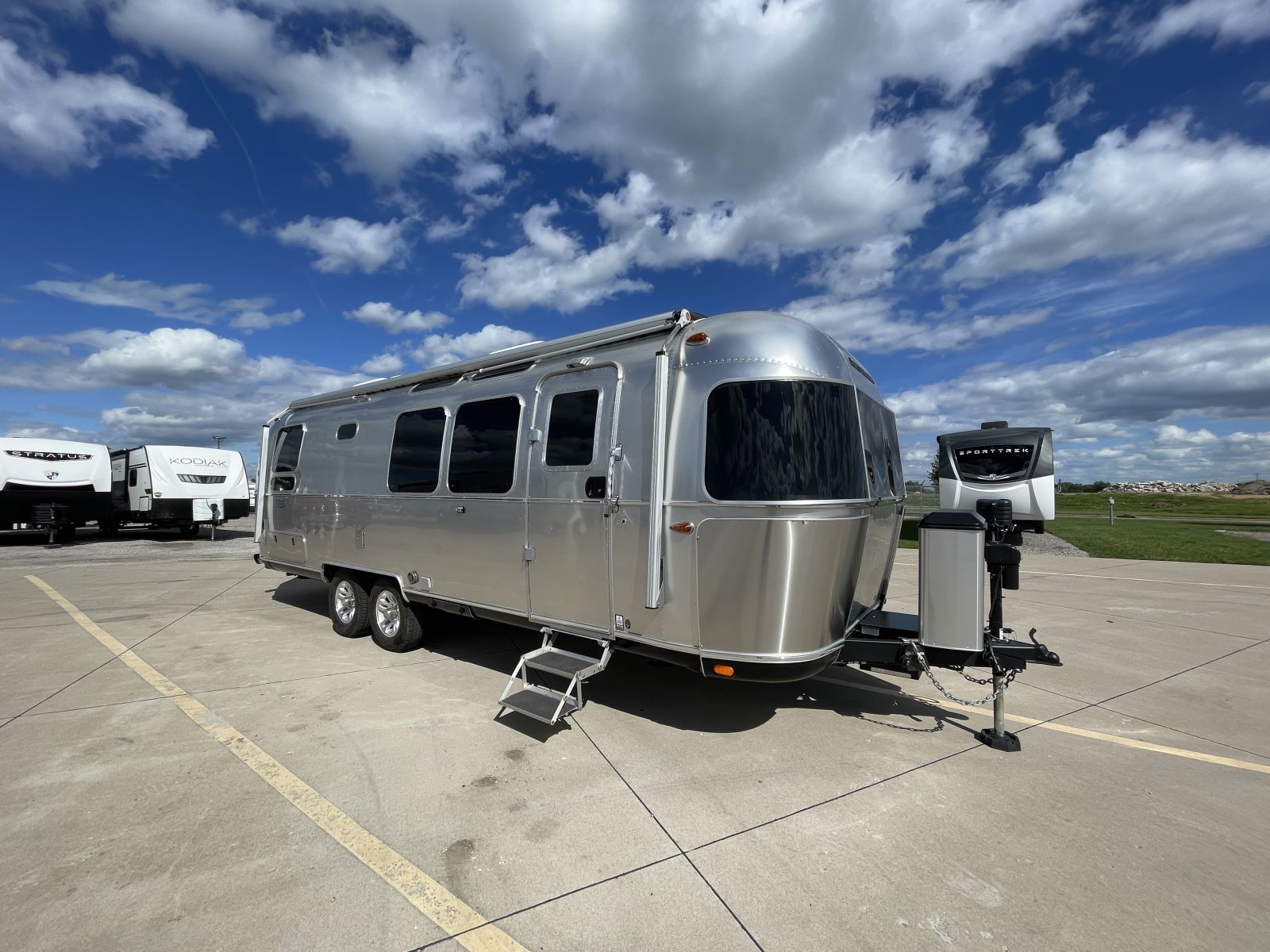 2026 Airstream CLASSIC 28RBT in blue grass IA