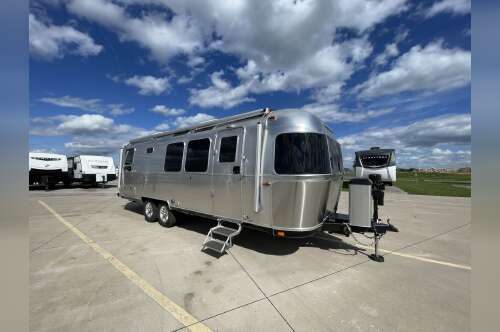 2026 Airstream CLASSIC 28RBT in blue grass IA