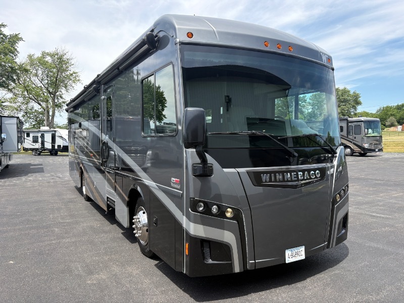 2021 Winnebago Forza 34T in rockford IL