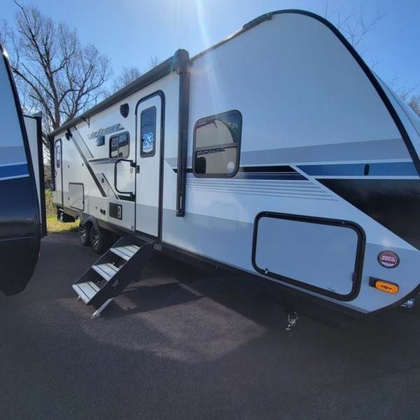 2024 Jayco Jay Feather 27BHB in staunton VA