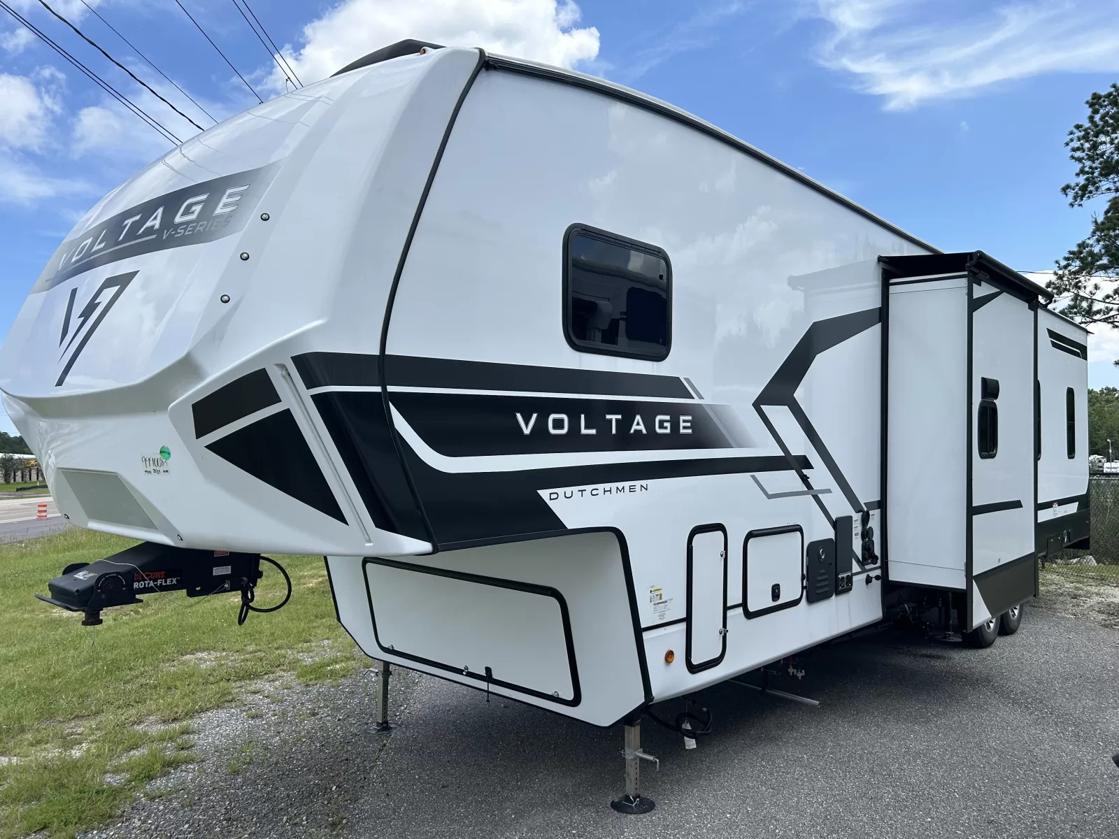 2026 Dutchmen Rv Voltage 3600 Toy Hauler in gulfport MS