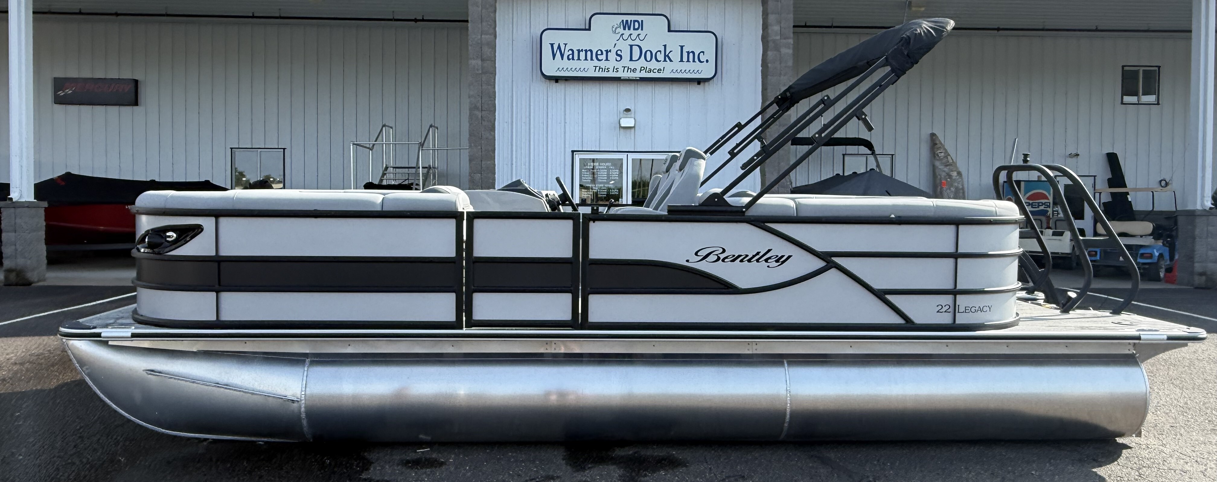 2026 Bentley Pontoons Legacy Navigator 220 in new richmond WI