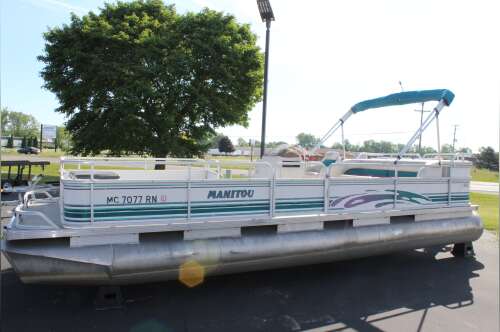 1998 Manitou 24-foot Pontoon in st. johns MI