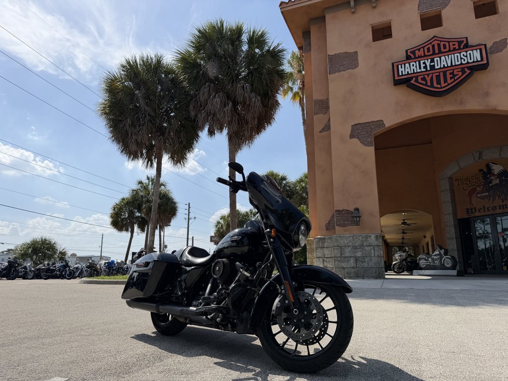 2018 Harley-Davidson STREET GLIDE SPECIAL SPECIAL in Stuart, FL