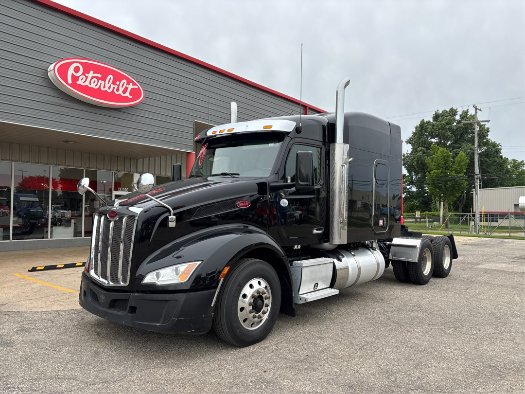 2022 PETERBILT 579 in Wyoming, MI