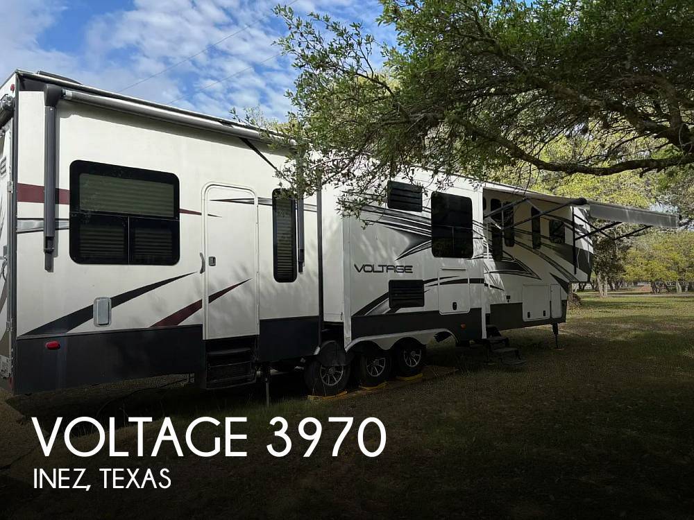 2016 Dutchmen Voltage 3970 Fifth Wheel Toy Hauler RV
