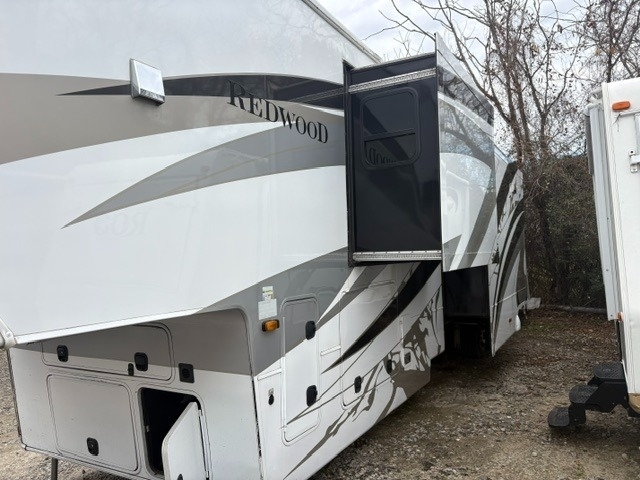 2021 Thor Motor Coach Redwood 4150RD in chesapeake VA