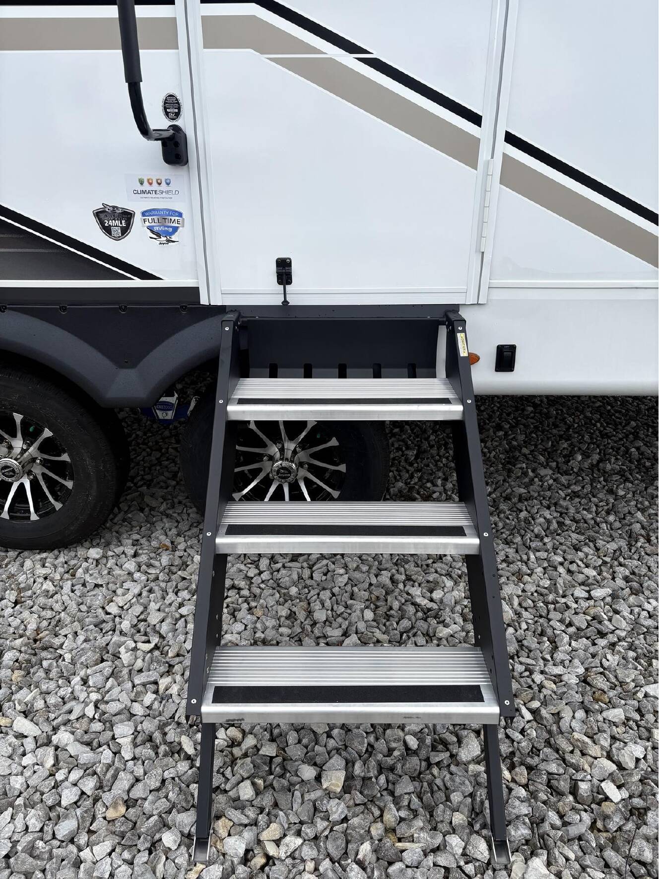 A photo of this 2027 Jayco EAGLE 24MLE