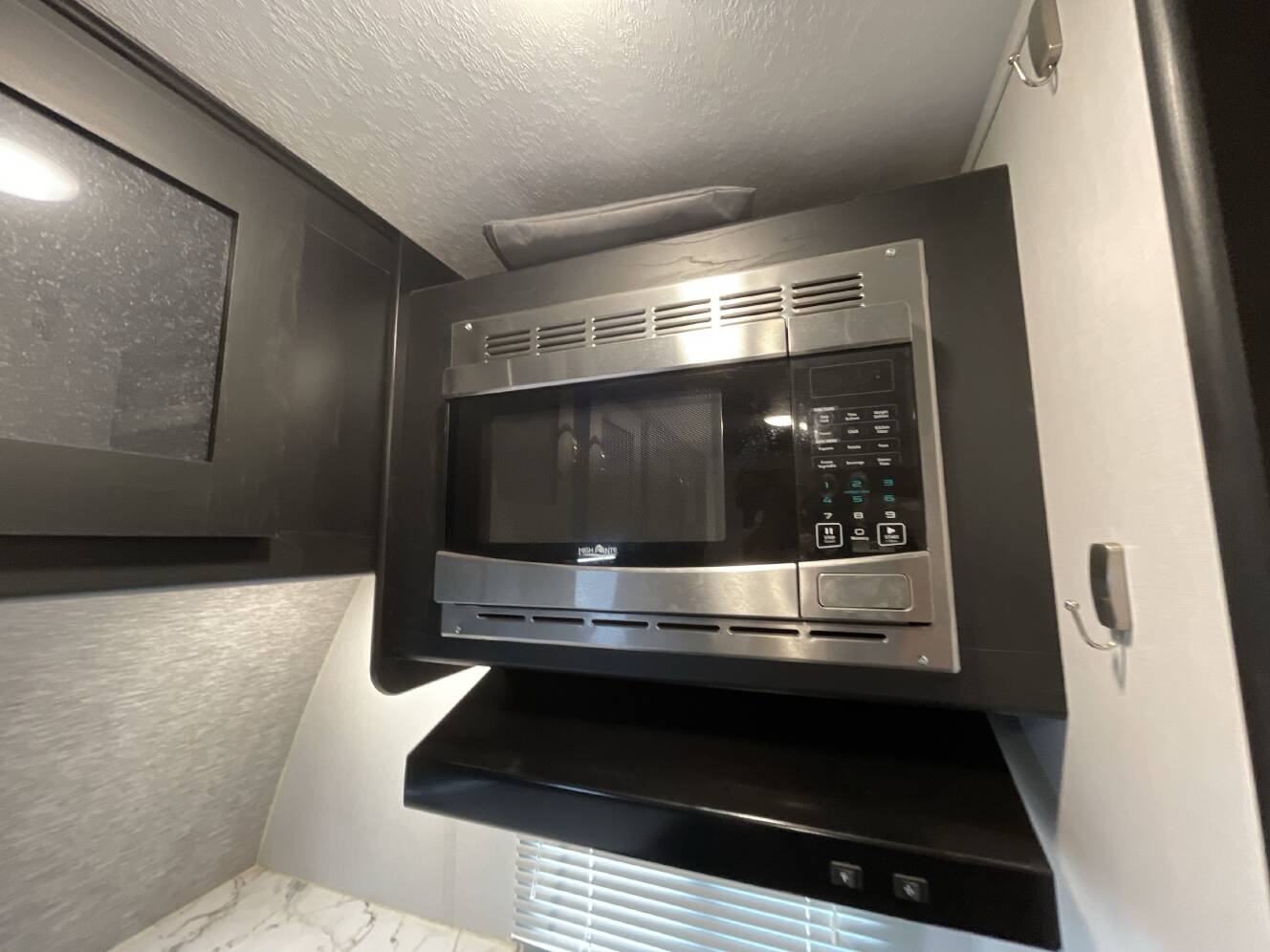 A photo of this 2023 Coachmen FREEDOM EXPRESS 259FKDS