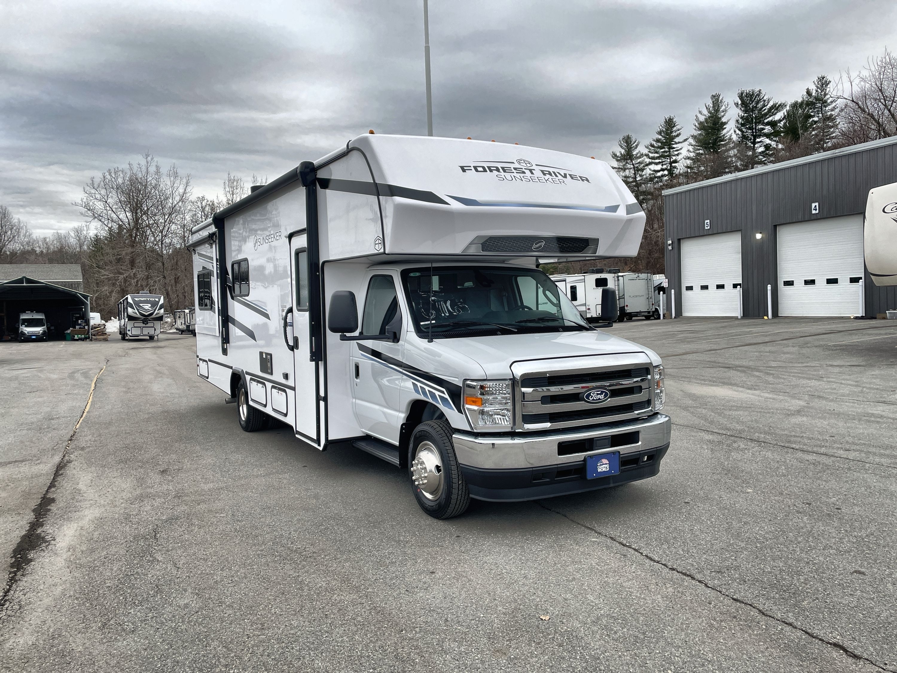 2026 Forest River SUNSEEKER LE 2550DSF 2550DSLE in west boylston MA