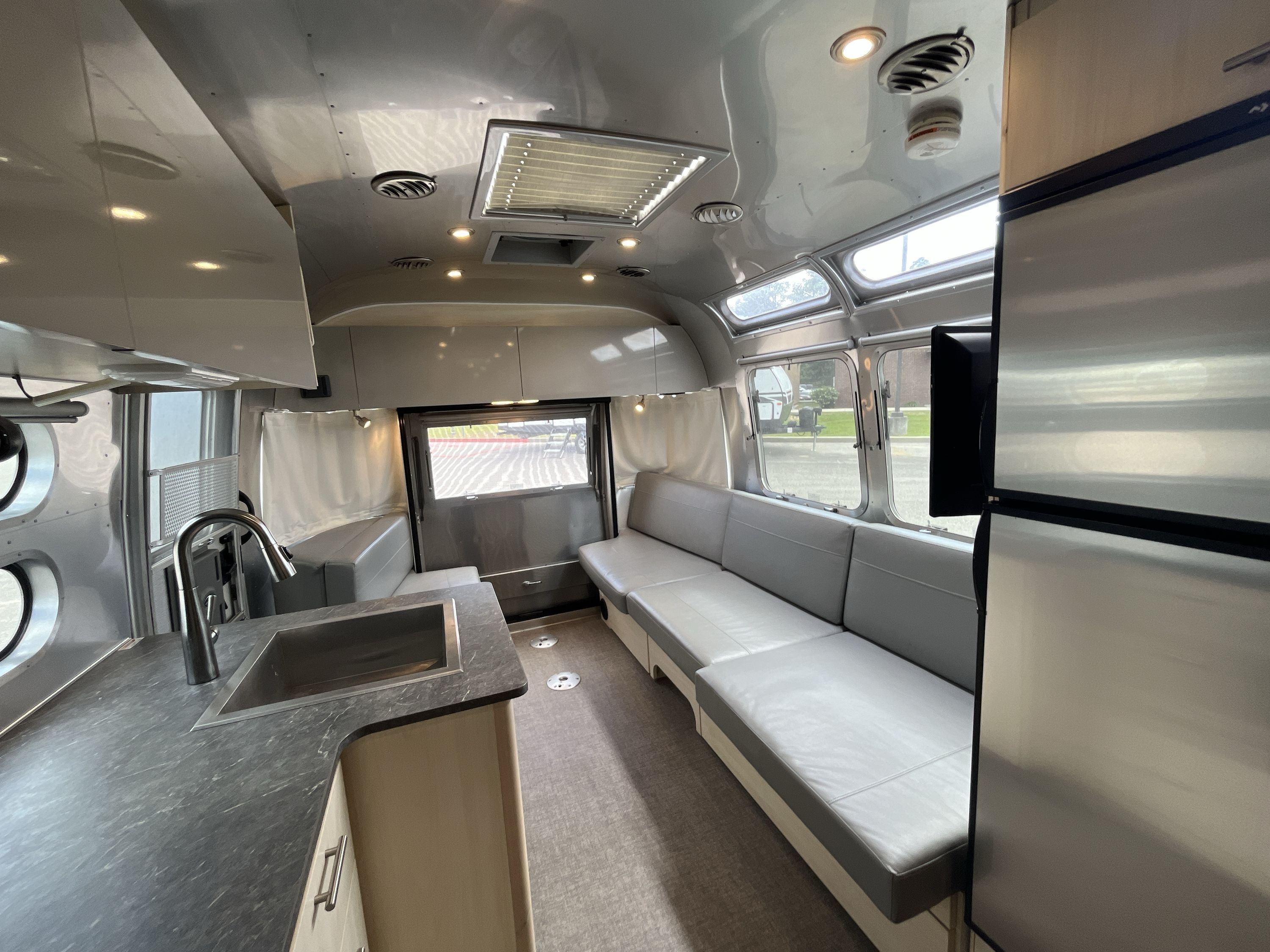 2021 Airstream FLYING CLOUD 27FB QUEEN REAR HATCH in biloxi MS