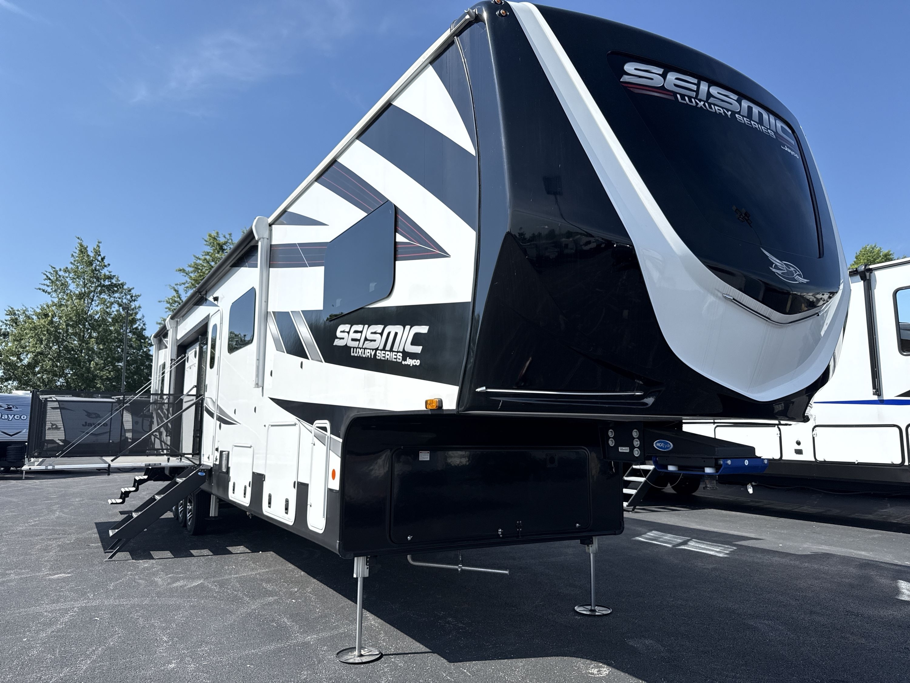 2025 Jayco SEISMIC LUXURY 4113 in georgetown KY