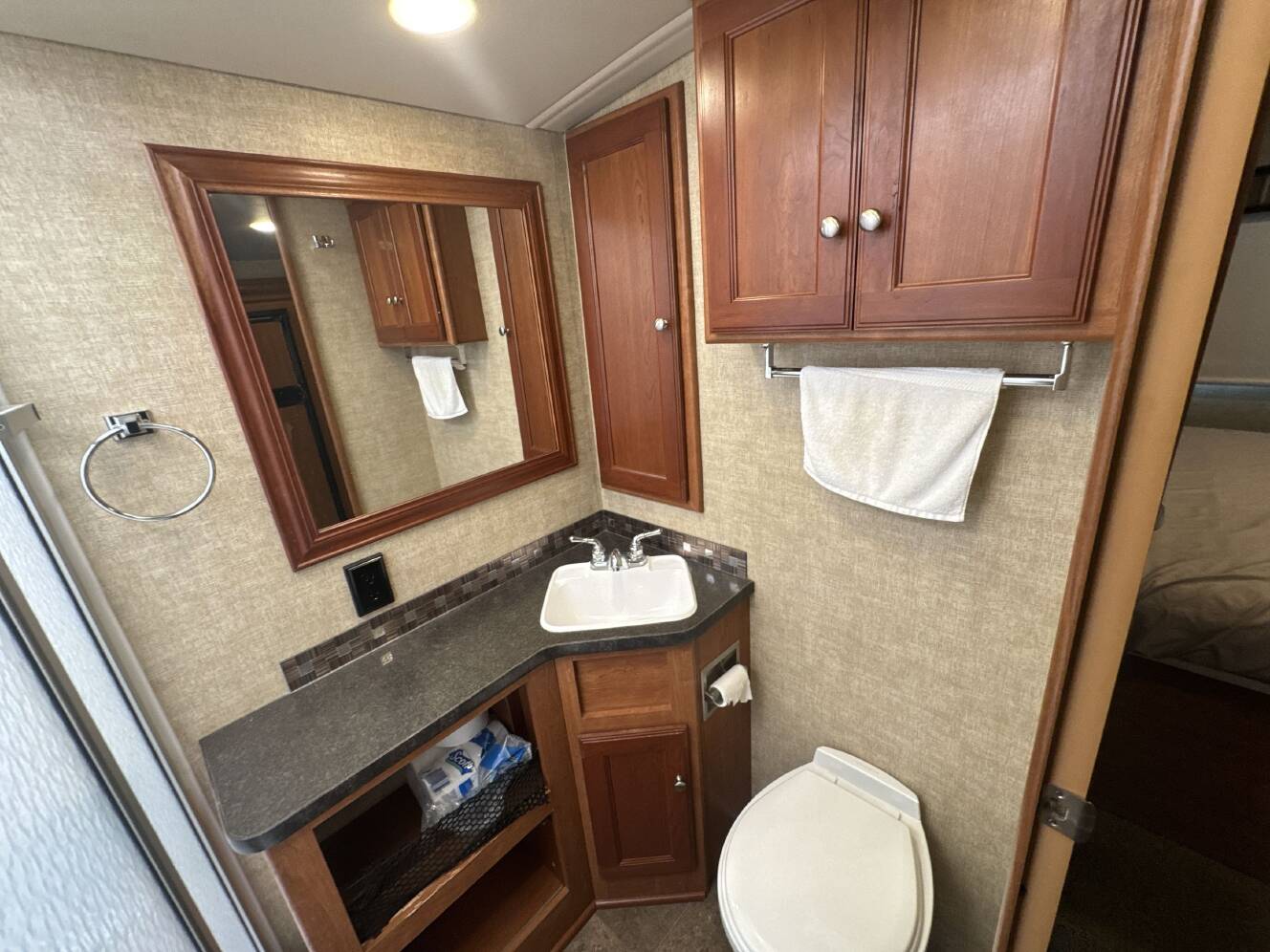 A photo of this 2017 Winnebago VISTA 29VE