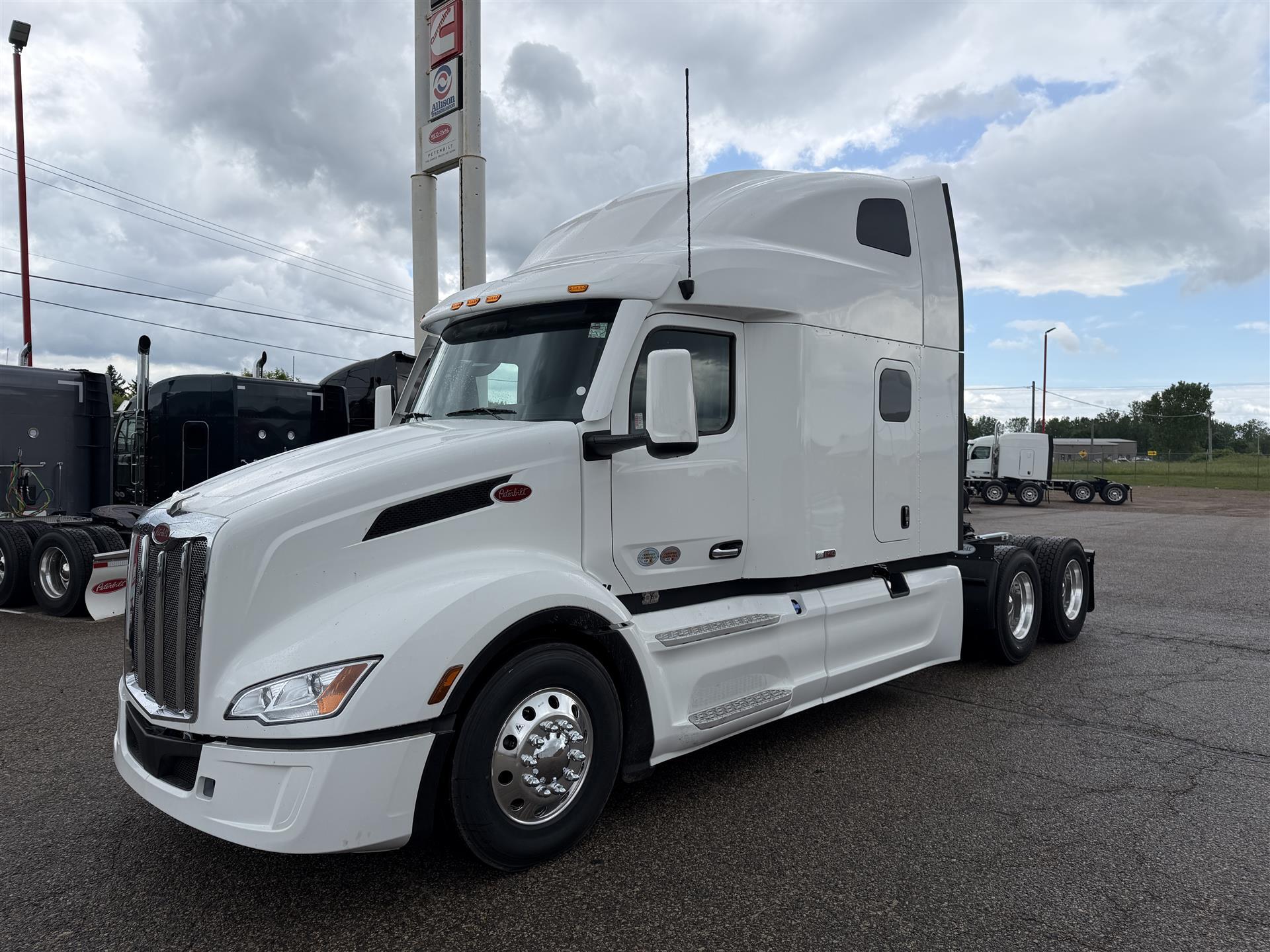 2027 PETERBILT 579 in Eau Claire, WI