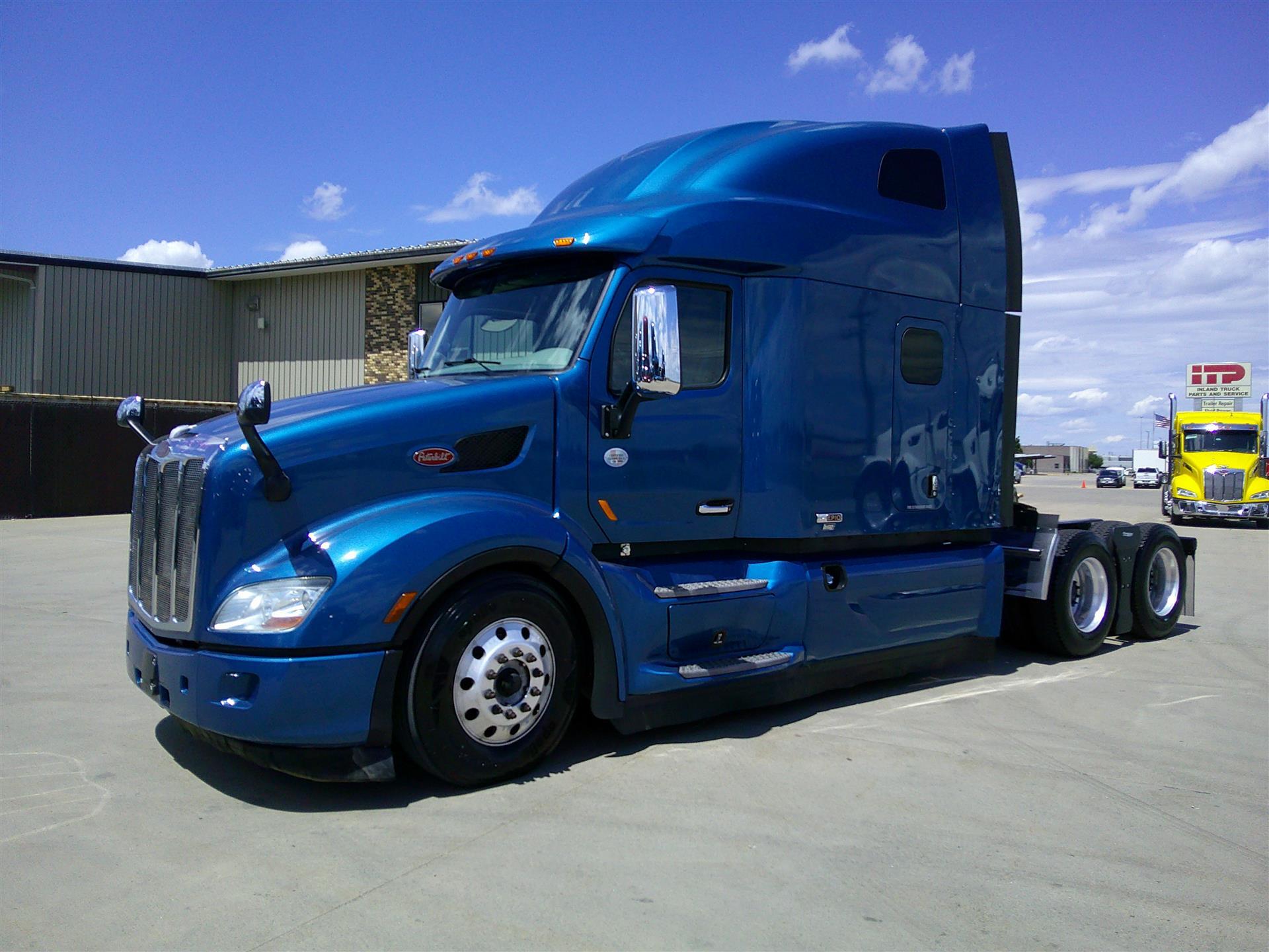 2021 PETERBILT 579 in Fargo, ND