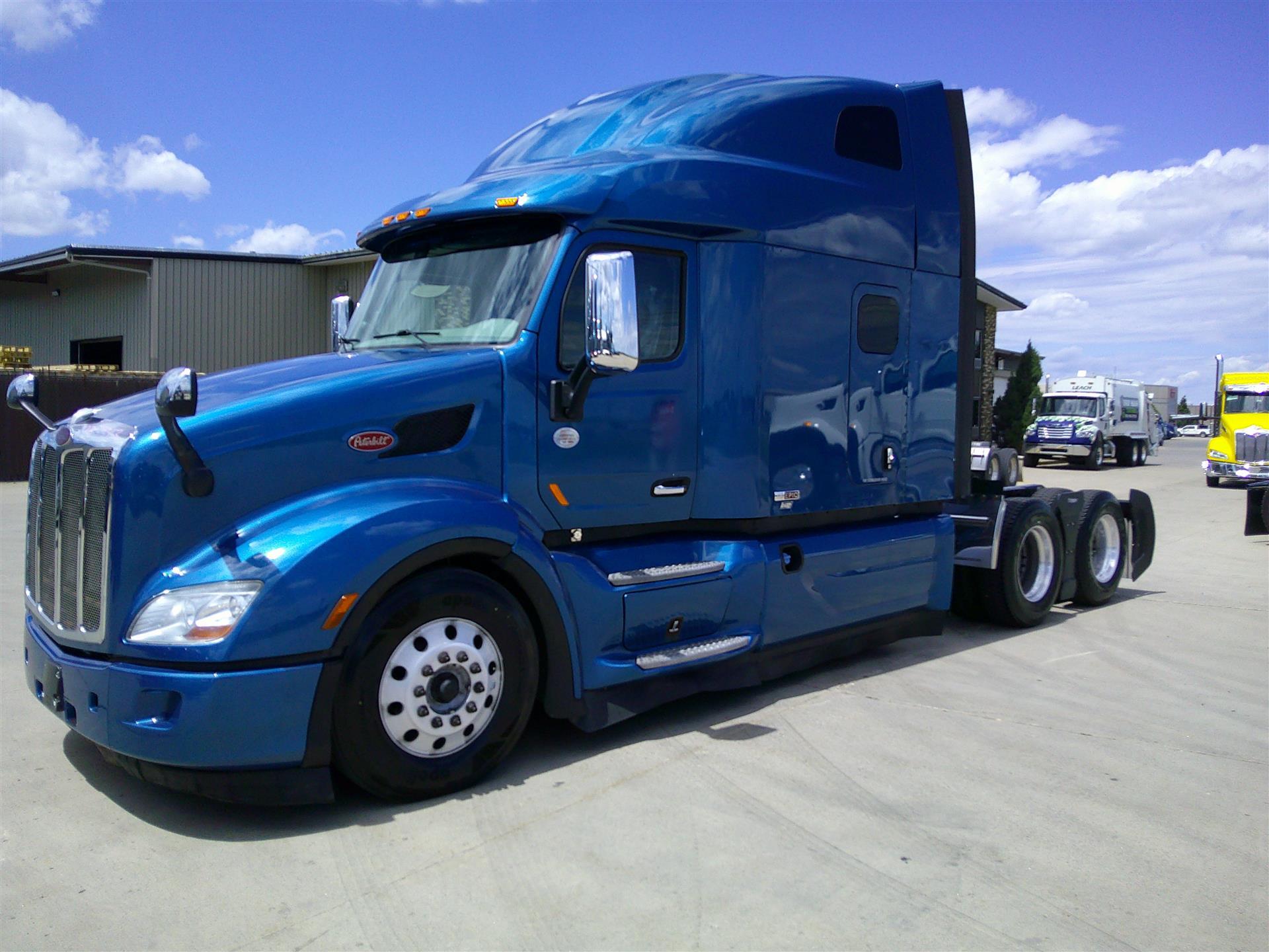 2021 PETERBILT 579 in Fargo, ND