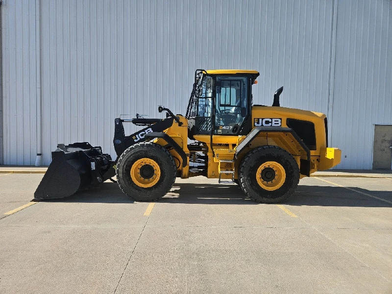 2023 JCB 427
