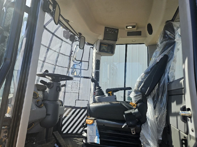 2023 JCB 427
