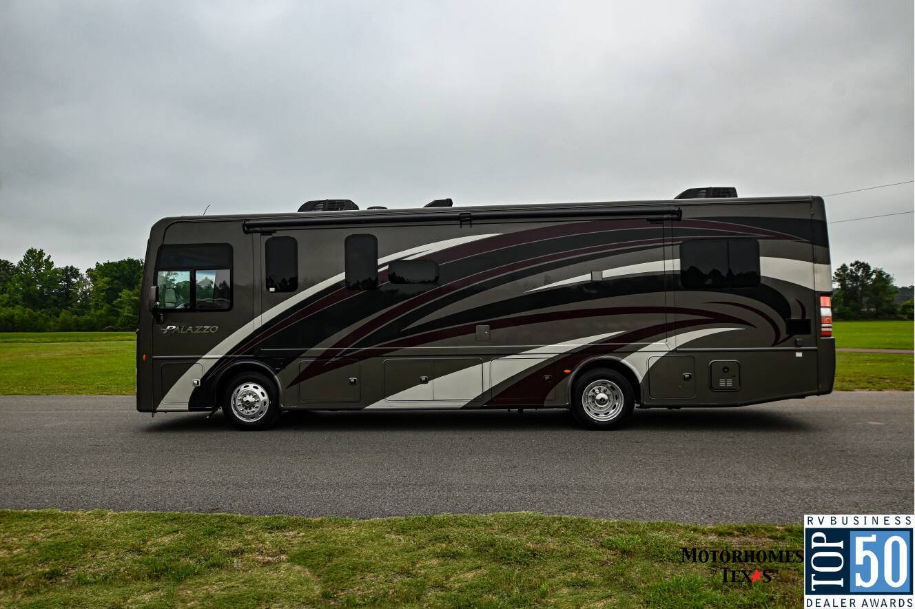 A photo of this 2019 Thor Motor Coach PALAZZO 33.2