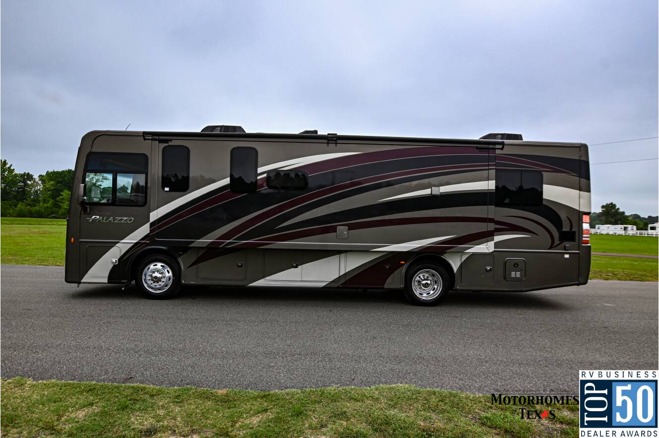 A photo of this 2019 Thor Motor Coach PALAZZO 33.2